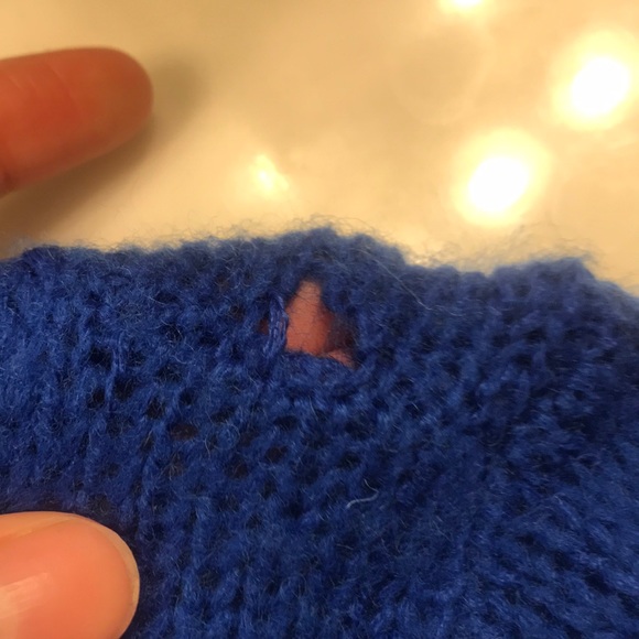 HOLLISTER SWEATER - Picture 2 of 2